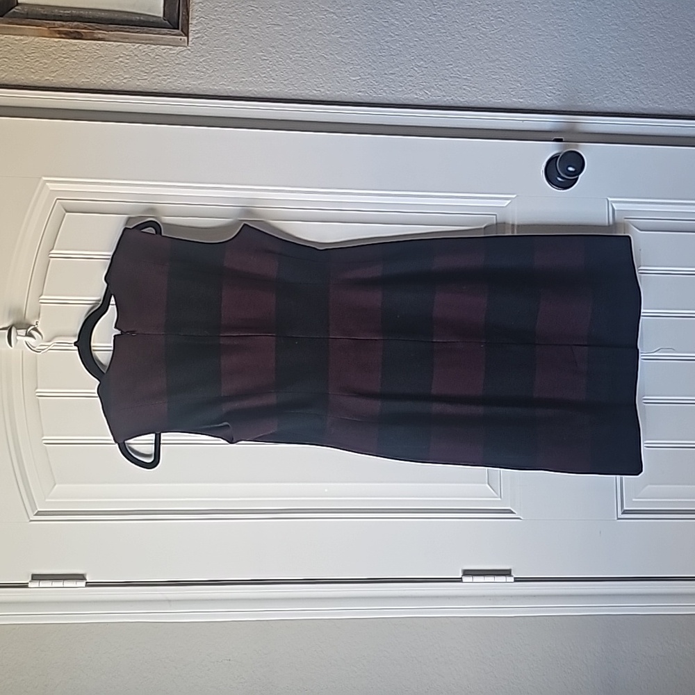 Banana Republic Black and Burgundy Midi Dress - Picture 3 of 3